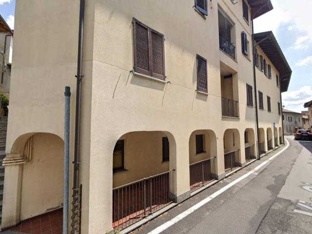 Locale Commerciale in vendita a Casnate con Bernate, Casnate