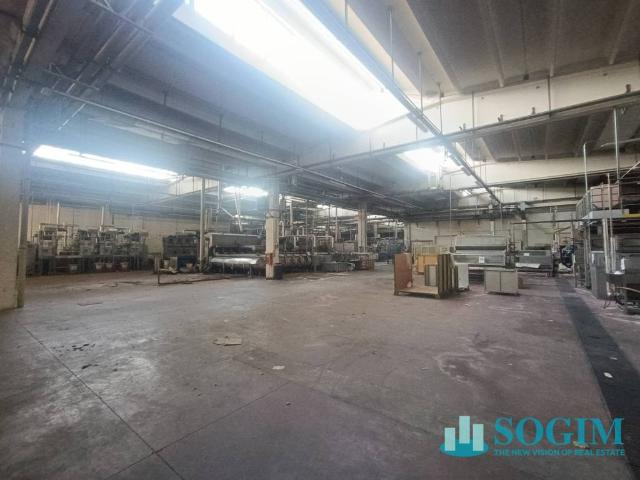 Locale Commerciale in vendita a Casnate con Bernate, Prato Pagano