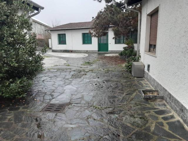 Locale Commerciale in vendita a Casorate Primo, Lombardia
