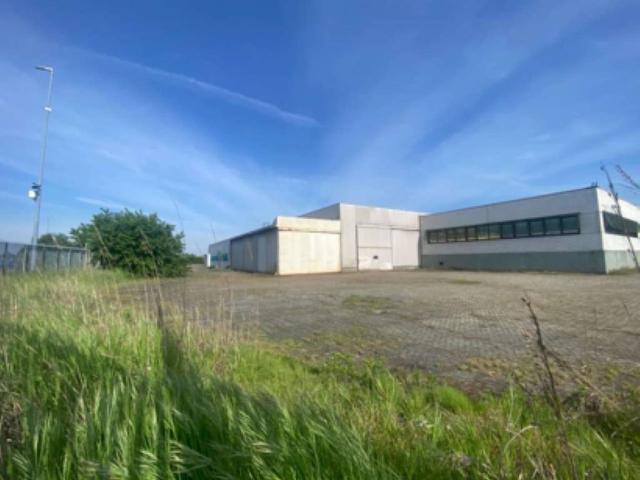 Locale Commerciale in vendita a Casorate Primo, Lombardia
