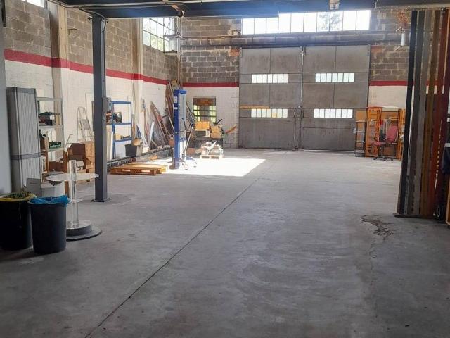 Locale Commerciale in vendita a Cascina Monella, Casorezzo