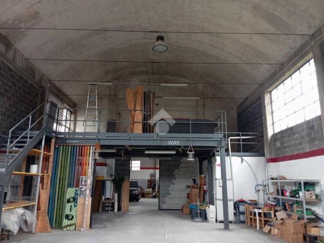Locale Commerciale in vendita a Cascina Monella, Casorezzo