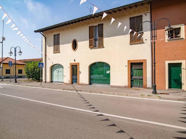 Locale Commerciale in vendita a Cassano D'adda, Lombardia