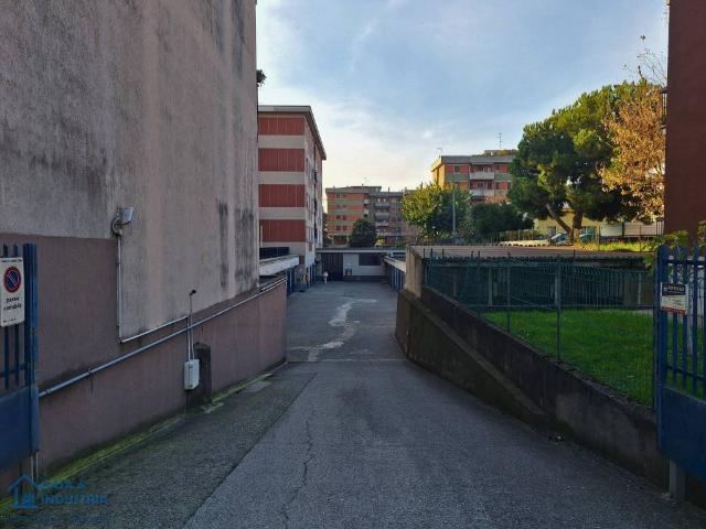Locale Commerciale in vendita a Cassano D'adda, Lombardia