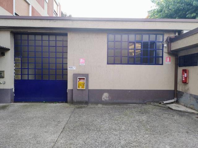 Locale Commerciale in vendita a Cassano D'adda, Lombardia