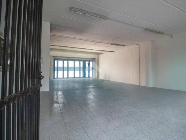 Locale Commerciale in vendita a Cassano D'adda, Lombardia