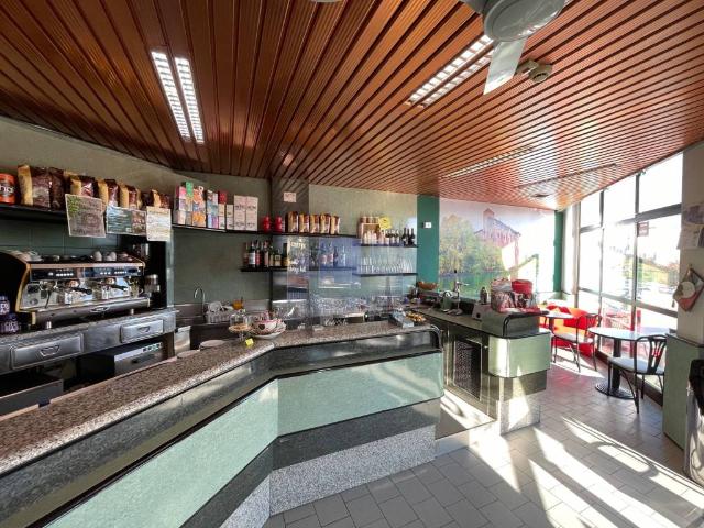 Locale Commerciale in vendita a Cassano D'adda, Lombardia