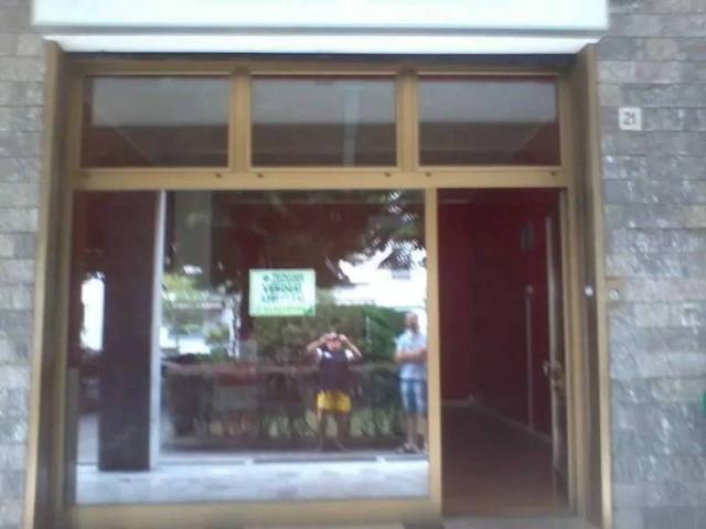 Locale Commerciale in vendita a Cassano D'adda, Lombardia