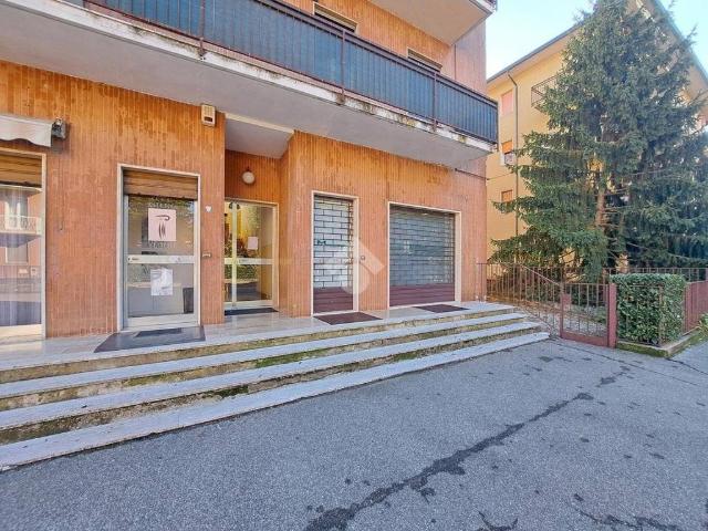 Locale Commerciale in vendita a Cassano D'adda, Lombardia