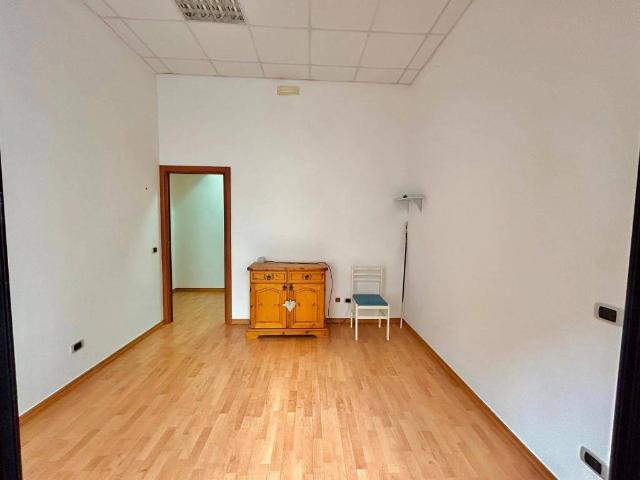 Locale Commerciale in vendita a Puglia, Bari