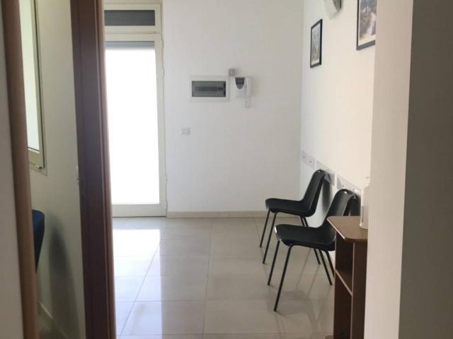 Locale Commerciale in vendita a Puglia, Bari