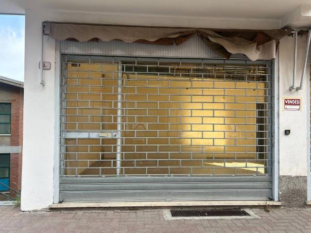 Locale Commerciale in vendita a Piemonte, Alessandria