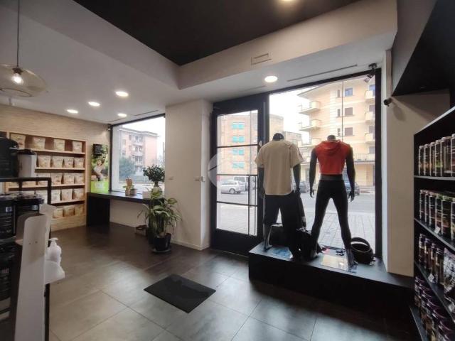 Locale Commerciale in vendita a San Silvestro, Cassino
