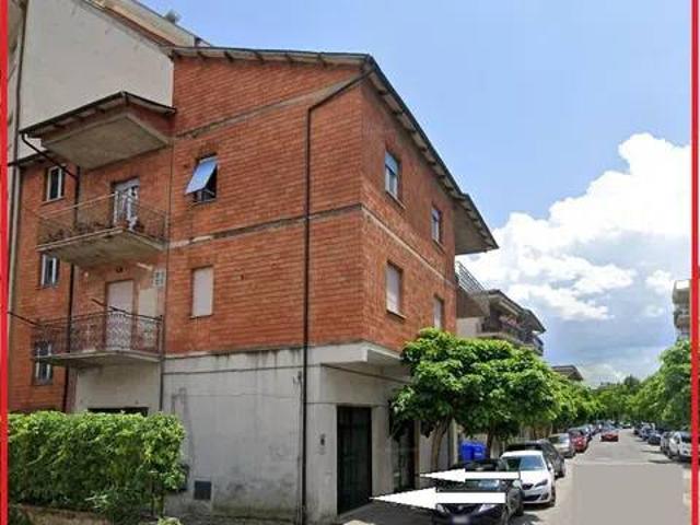 Locale Commerciale in vendita a San Silvestro, Cassino