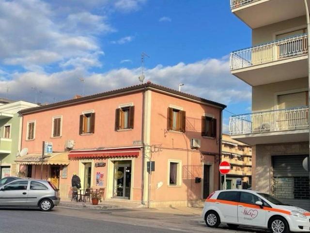 Locale Commerciale in vendita a San Silvestro, Cassino