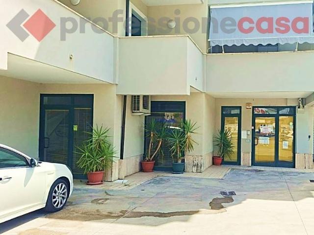 Locale Commerciale in vendita a San Silvestro, Cassino