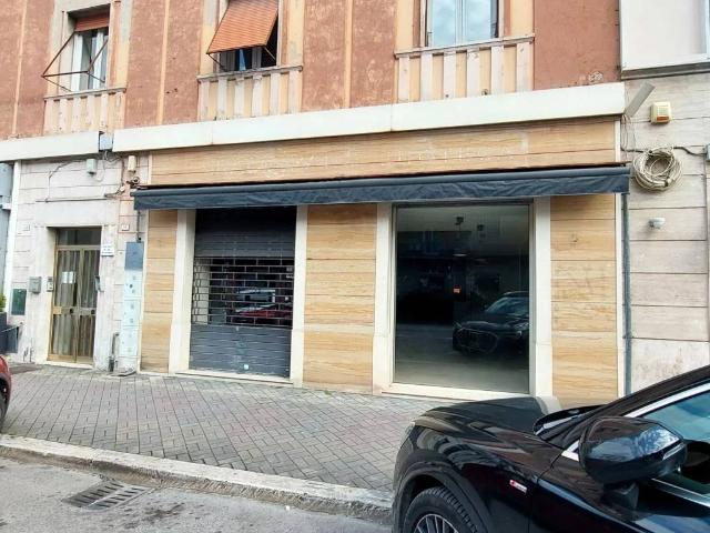Locale Commerciale in vendita a San Silvestro, Cassino