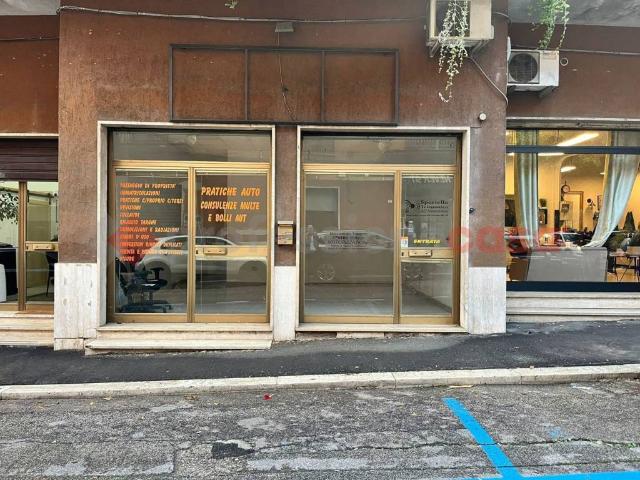 Locale Commerciale in vendita a San Silvestro, Cassino