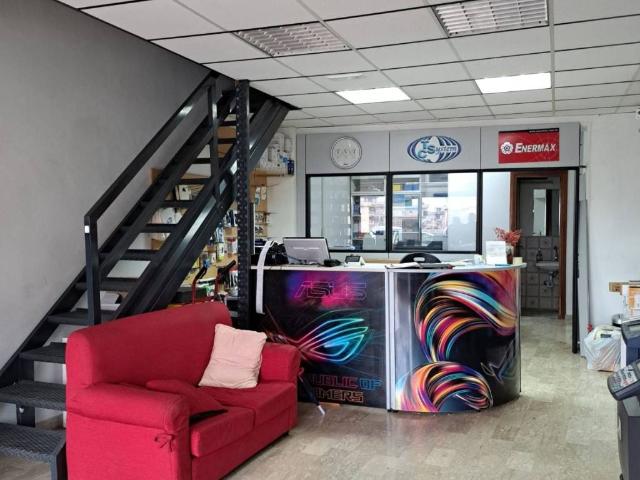Locale Commerciale in vendita a San Silvestro, Cassino