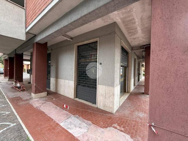 Locale Commerciale in vendita a San Silvestro, Cassino