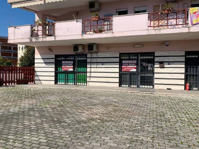Locale Commerciale in vendita a San Silvestro, Cassino