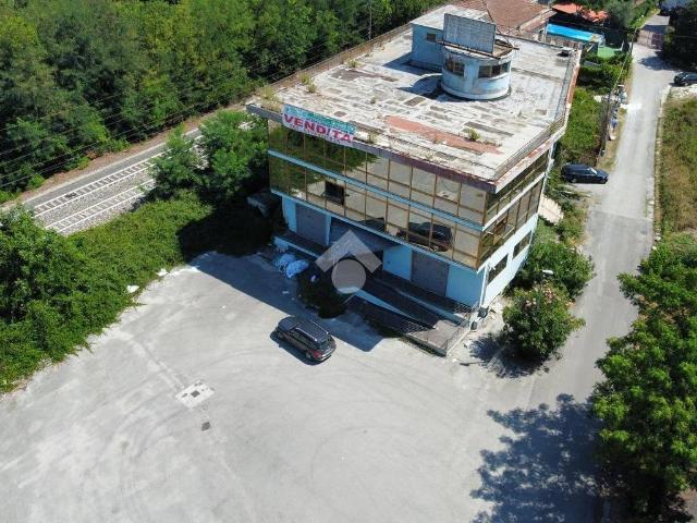 Locale Commerciale in vendita a San Silvestro, Cassino