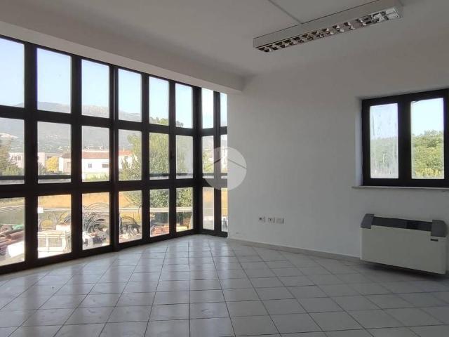 Locale Commerciale in vendita a San Bartolomeo, Cassino