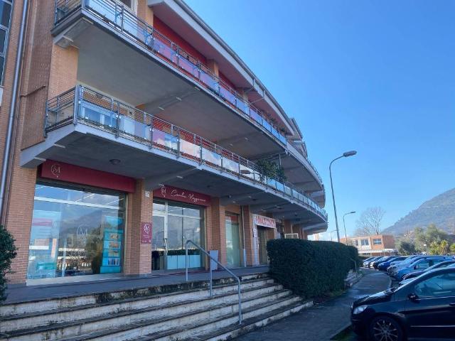 Locale Commerciale in vendita a San Bartolomeo, Cassino