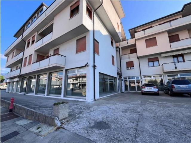 Locale Commerciale in vendita a Casola, Veneto