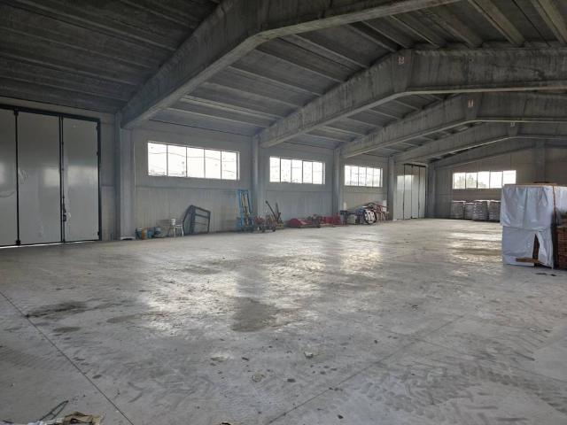 Locale Commerciale in vendita a Casola, Veneto