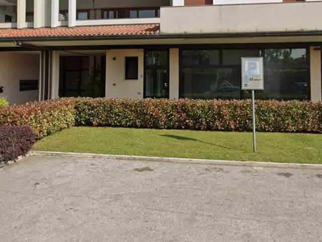 Locale Commerciale in vendita a Casola, Veneto