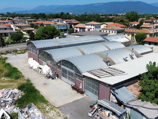 Locale Commerciale in vendita a Casola, Veneto