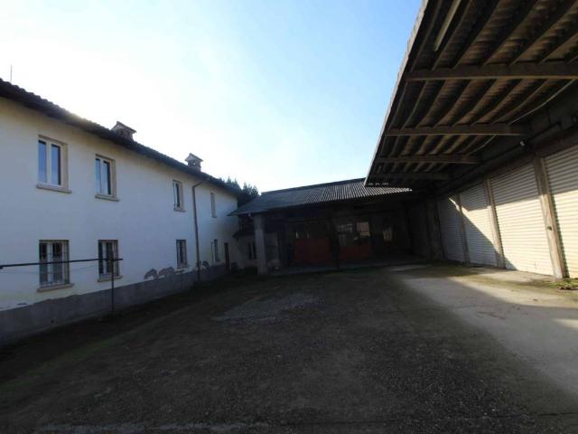 Locale Commerciale in vendita a Cassolnovo, Lombardia