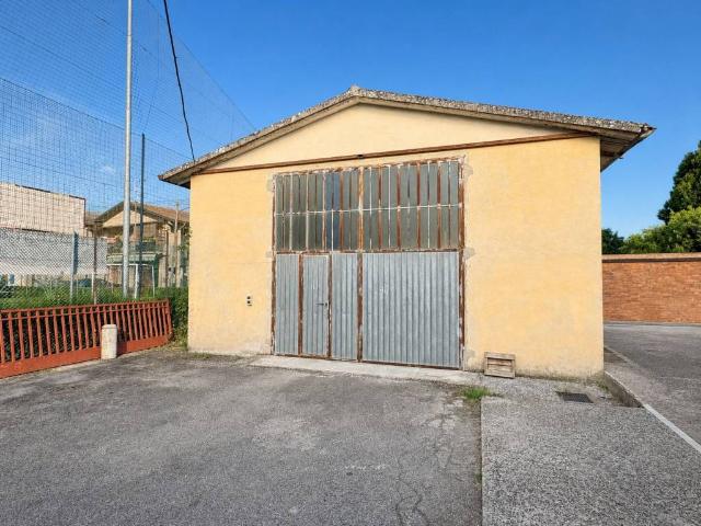 Locale Commerciale in vendita a Castagnaro, Veneto