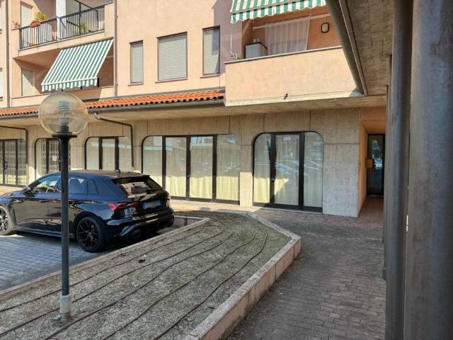 Locale Commerciale in vendita a Piemonte, Cuneo
