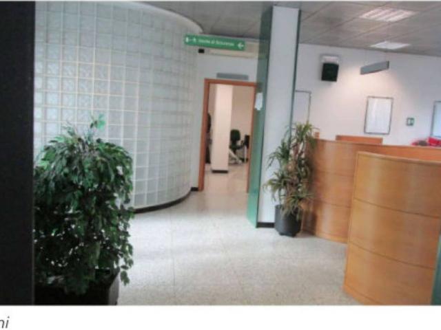 Locale Commerciale in vendita a Castano Primo, Lombardia