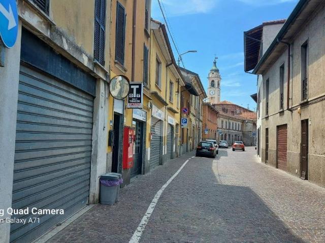 Locale Commerciale in vendita a Castano Primo, Lombardia
