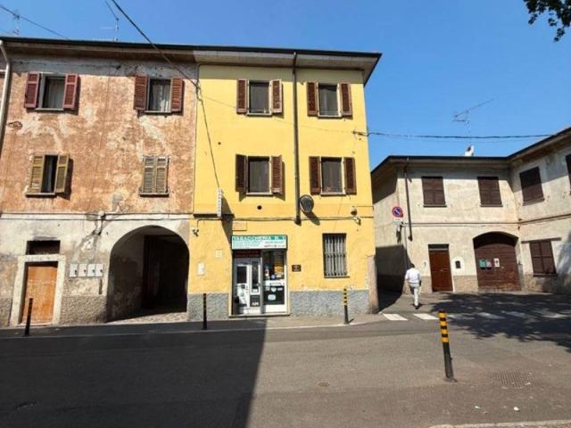 Locale Commerciale in vendita a Castano Primo, Lombardia