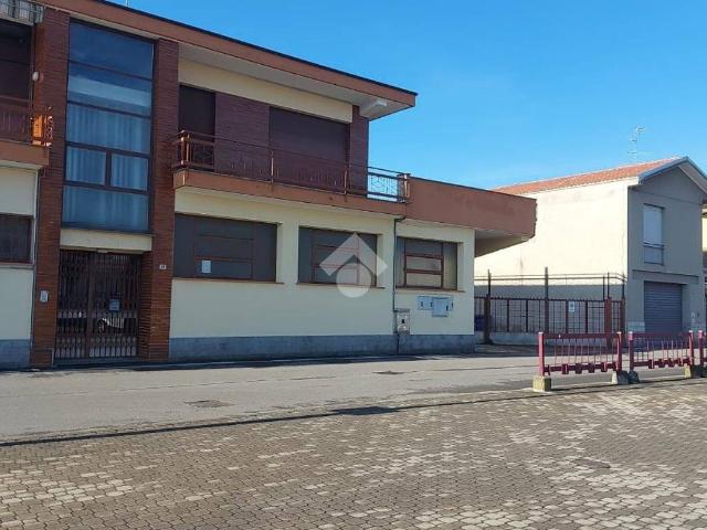 Locale Commerciale in vendita a Castano Primo, Lombardia