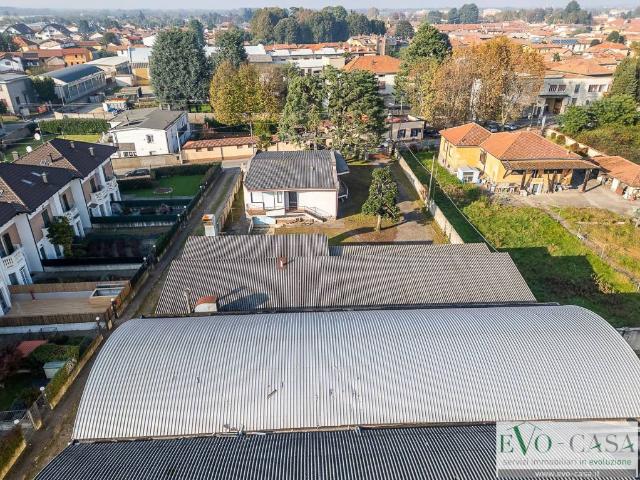Locale Commerciale in vendita a Castano Primo, Lombardia