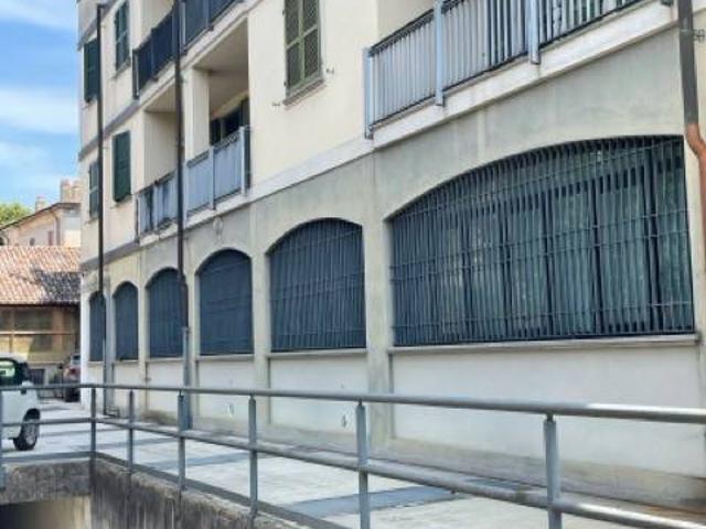 Locale Commerciale in vendita a Casteggio, Lombardia