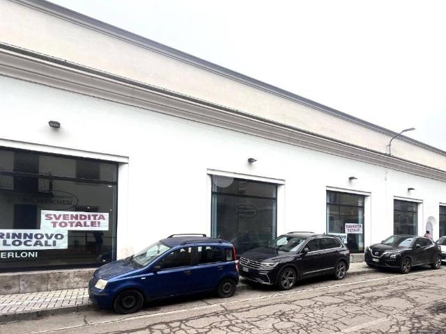 Locale Commerciale in vendita a Casteggio, Lombardia