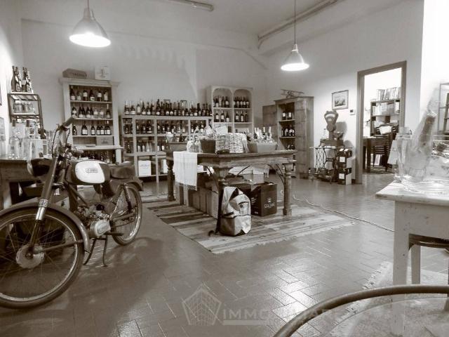 Locale Commerciale in vendita a Casteggio, Lombardia