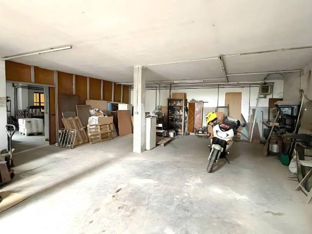 Locale Commerciale in vendita a Castegnato, Brescia