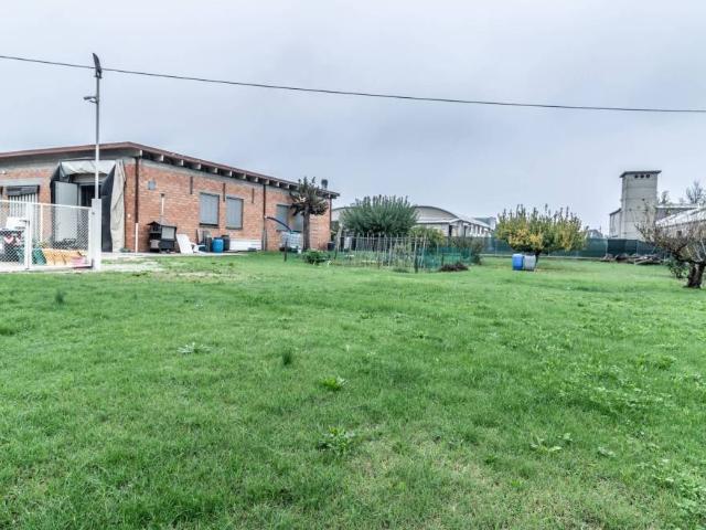Locale Commerciale in vendita a Unione della Romagna Faentina, Castel Bolognese