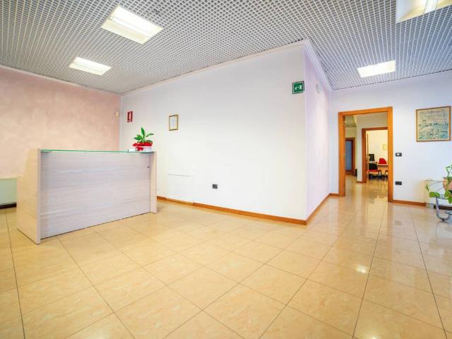 Locale Commerciale in vendita a Castel D'ario, Lombardia