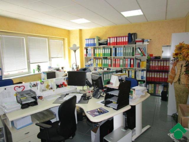 Locale Commerciale in vendita a Castel D'azzano, Veneto