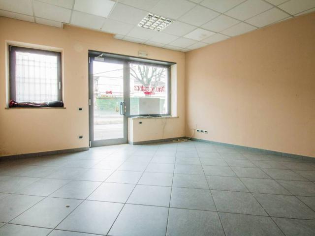 Locale Commerciale in vendita a Azzano, Castel D'azzano