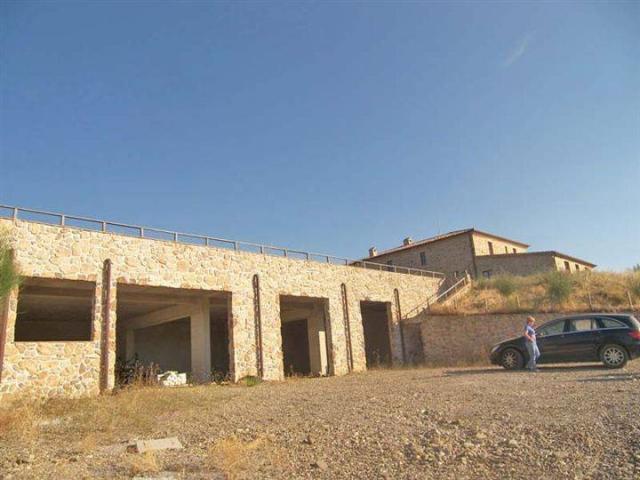 Locale Commerciale in vendita a Castel del Piano, Grosseto