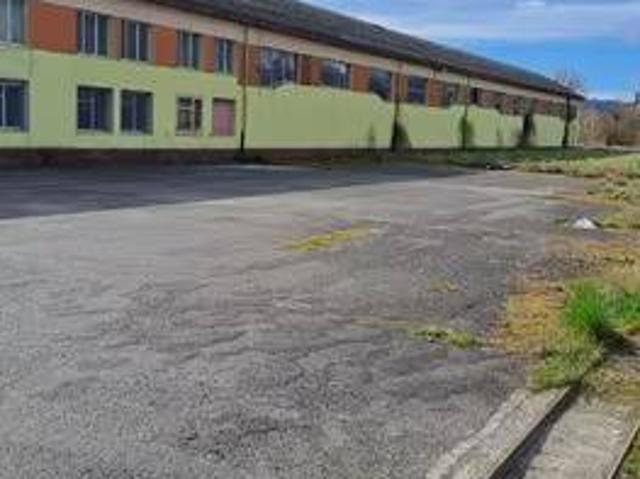 Locale Commerciale in vendita a Castel Di Sangro, Abruzzo